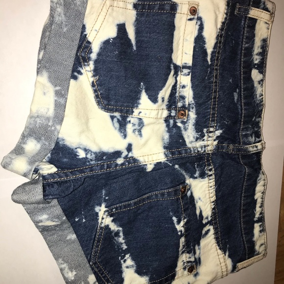 Acid Wash (Forever 21 shorts) - Picture 5 of 7